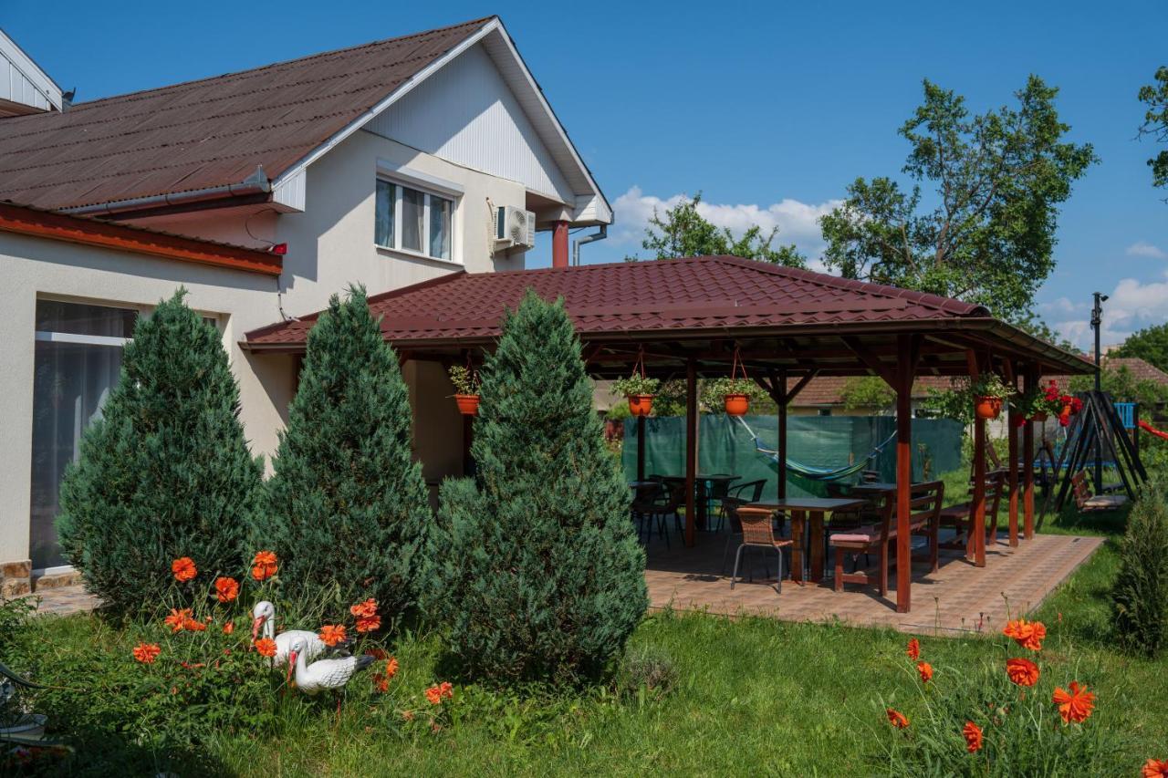 Hotel Denisa & Rares Tasnad Exteriér fotografie